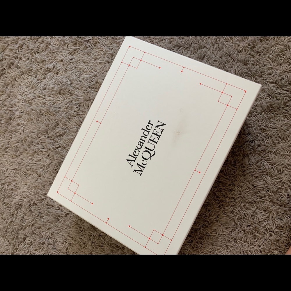 NEW ALEXANDER MCQUEEN SHOES